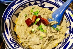 羊油炒麻豆腐,传统美食的独特风味体验